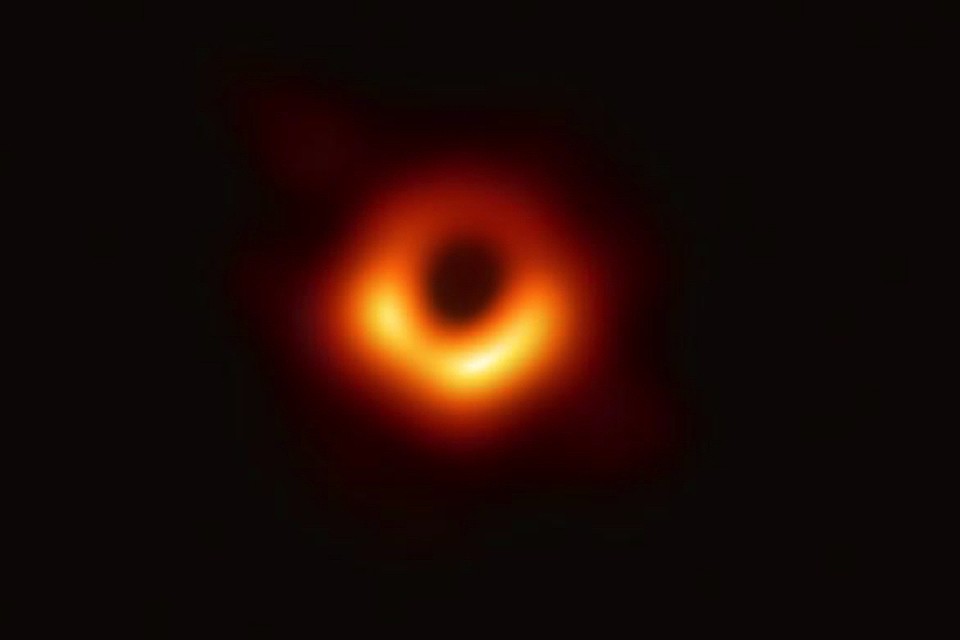 Фото черной дыры сегодня, 11 апреля, в космосе