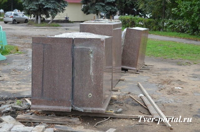 В Твери приступили к монтажу памятника М.И. Калинину